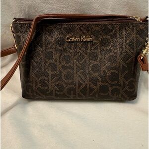 Gently Used and in Perfect Condition Calvin Klein Small Crossbody Bag
